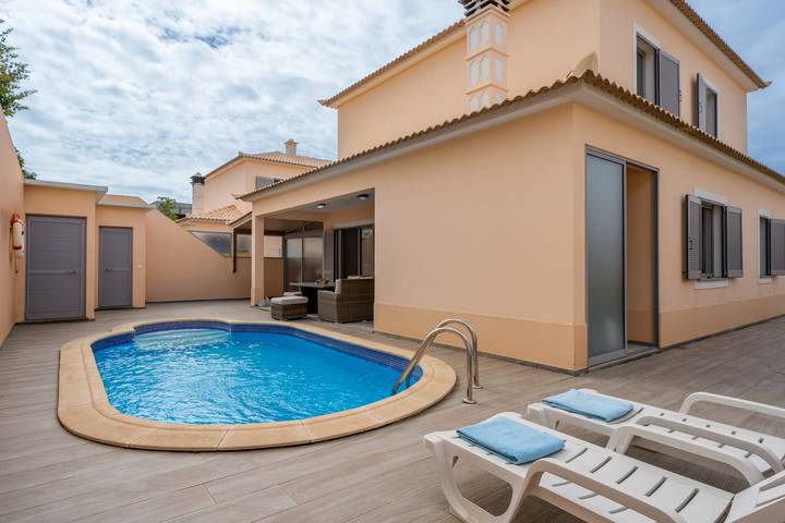 Ferienhaus für 7 Personen, mit Terrasse und Pool - 1