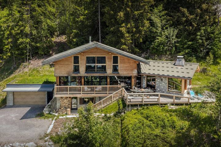 Chalet pour 8 personnes, avec vue ainsi que jardin et sauna, adapté aux familles à Notre-Dame-de-Bellecombe - 4