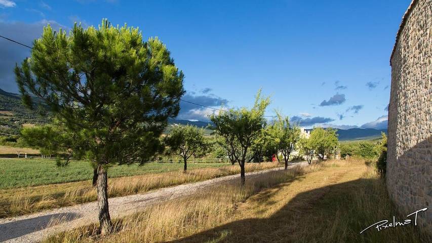 Location de vacances pour 9 personnes, avec jardin ainsi que vue et piscine, animaux acceptés à Saint-Auban-sur-l'Ouvèze - 4