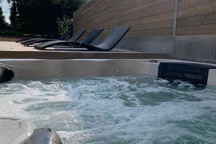 Location de vacances pour 22 personnes, avec Jacuzzi dans Saint-Médard-sur-Ille