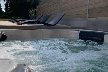 Gîte pour 22 personnes, avec jacuzzi dans Saint-Médard-sur-Ille