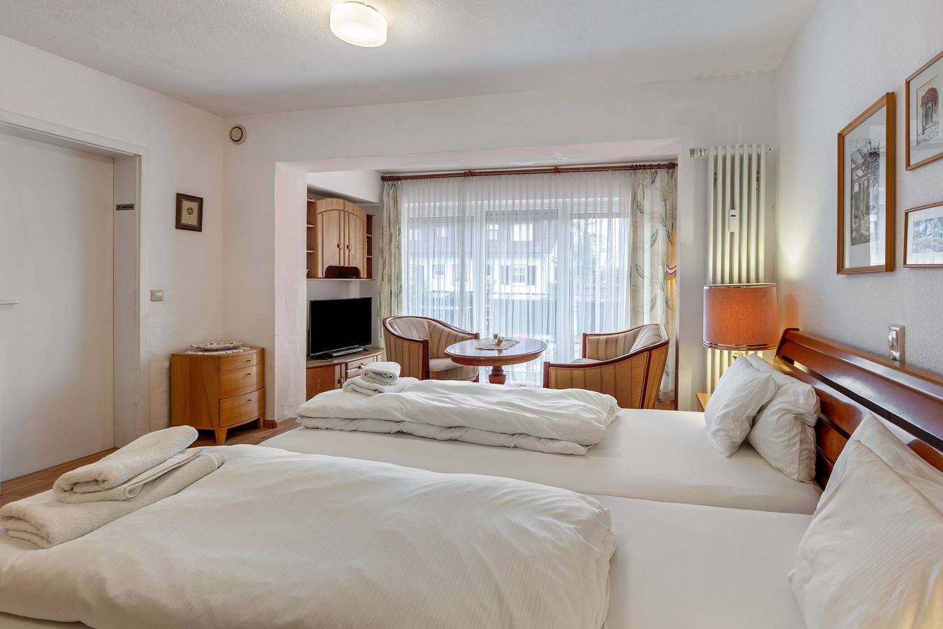 Ganze Wohnung, 'Doppelzimmer Zuzüglich Schlafraum' mit Privatterrasse und Wi-Fi in Bad Bellingen, Südschwarzwald