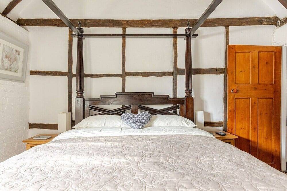 This charming 17th Century Grade Ii listed Cottage in Marlow, Chiltern Hills