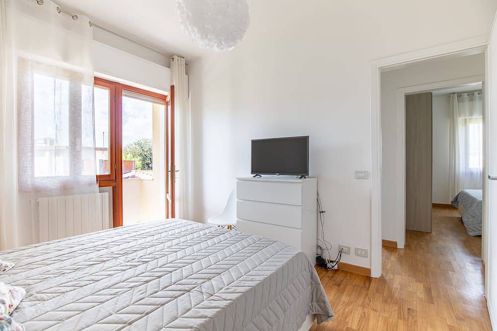 Villa near the sea exclusive garden, parking, wi -fi, bbq in Marina di Pietrasanta, Pietrasanta