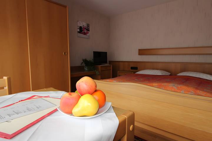 Chambre « Avec salle de bain et balcon » avec vue sur la montagne, jardin commun et Wi-Fi in Bad Rippoldsau-Schapbach, Forêt-Noire centrale