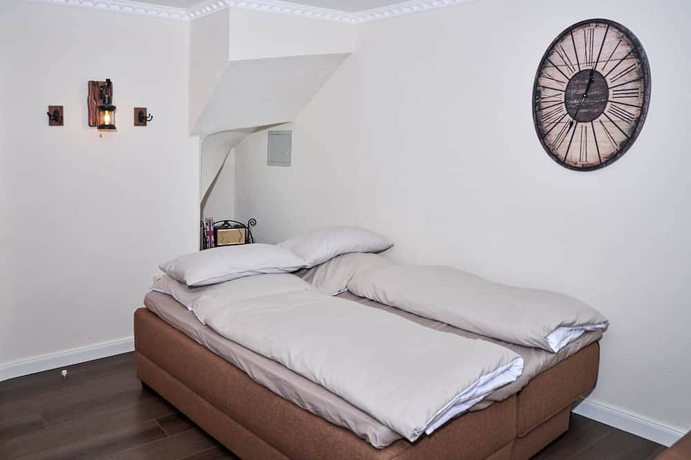 Ganze Wohnung, Eifelstube mit Charme - für 2-4 Pers. am See u. Burgruine nahe Mosel Nürburgring in Ulmen, Cochem-Zell