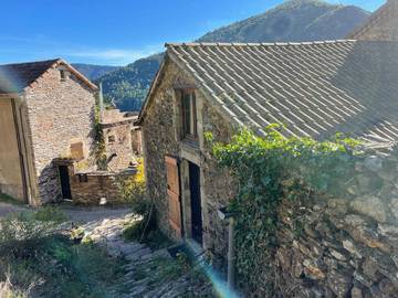 Gîte pour 4 personnes, avec vue et jardin, animaux acceptés à Saint-Mélany