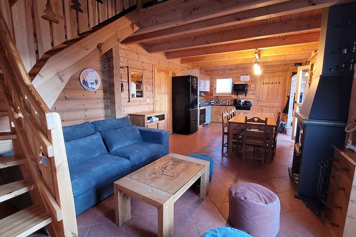 Chalet pour 12 personnes, avec piscine et terrasse dans La Joue du Loup