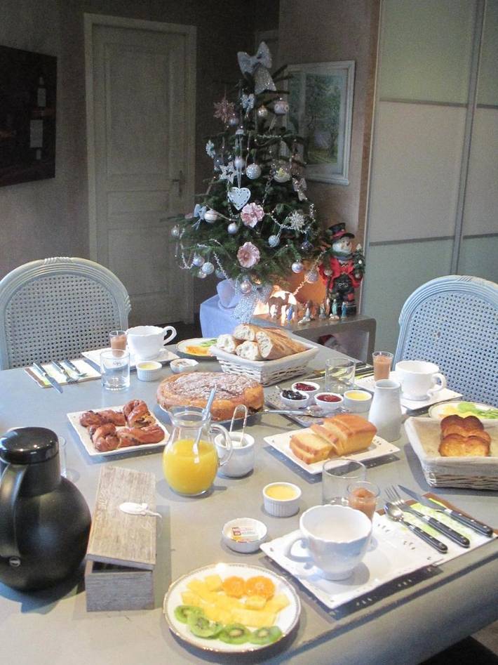 Location de vacances pour 2 personnes, avec terrasse ainsi que jardin et piscine à Rillieux-la-Pape - 4