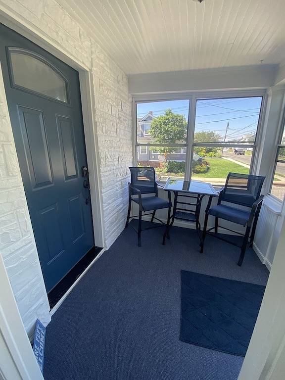 Ganze Wohnung, Beautiful sun filled 2 Br 3 blocks from beach- 2 beach passes- kids are free in Long Branch, Monmouth County