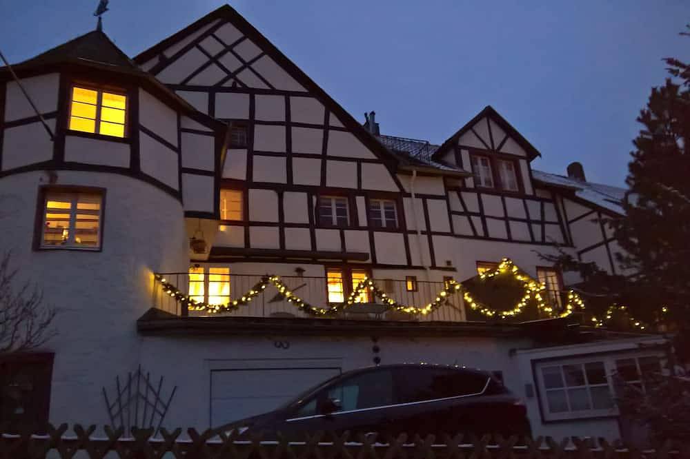 Neu.: \" Die kleine Burg\", Burgbar, Infrarotkabine, schnelles Wlan, in Hellenthal, Rureifel (Nordrhein-westfalen)