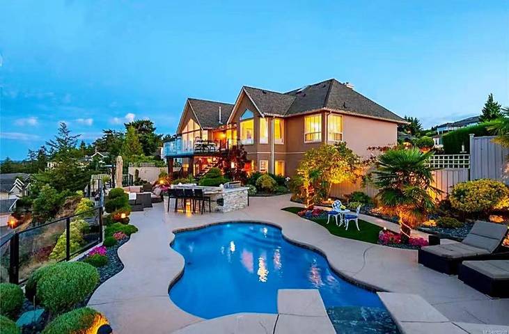 Villa pour 13 personnes, avec jardin et piscine ainsi que vue et sauna dans Canada