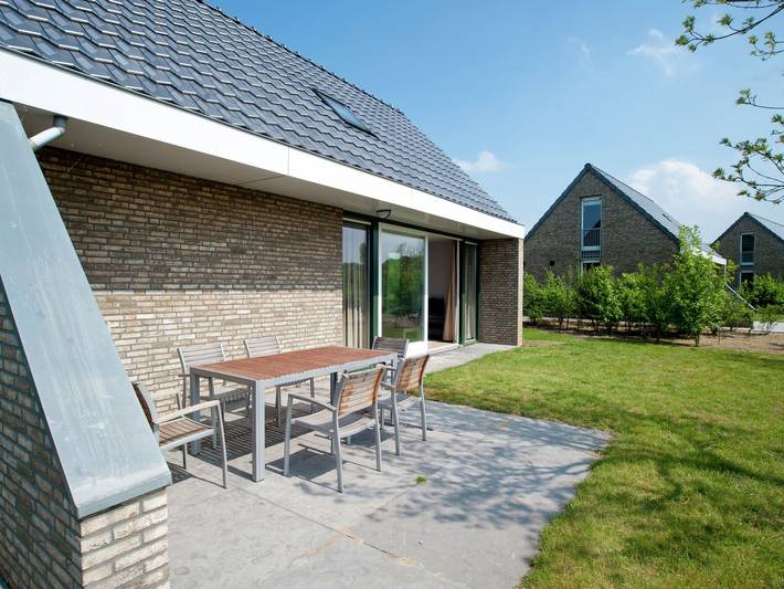 Schwanzwedelnde Flucht zum See in Limburg (Niederlande)