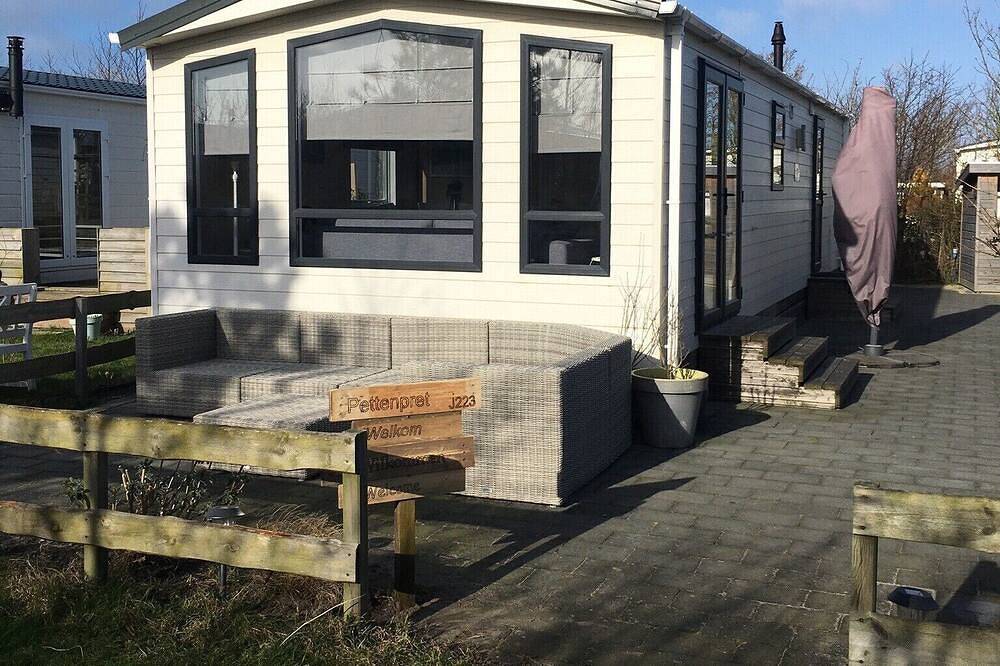 Beautiful and luxurious chalet for 4 persons 500 m from the sea. in Petten, Niederländische Nordsee