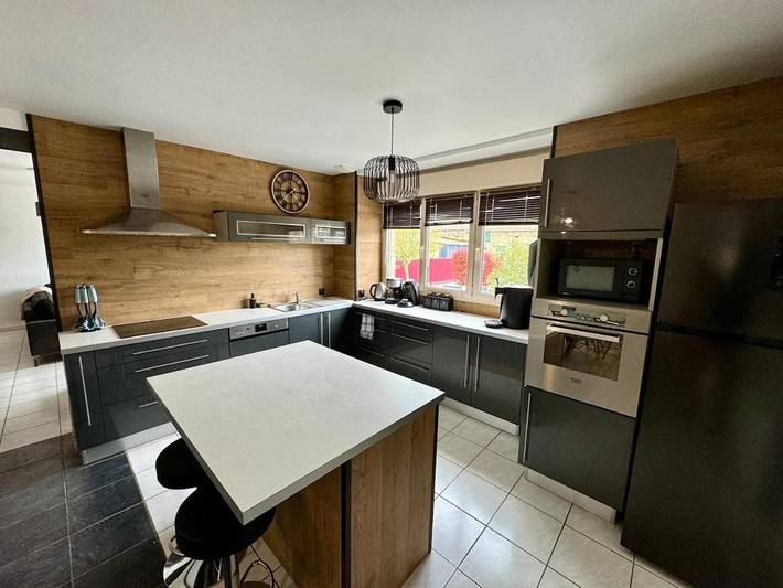 Location de vacances pour 27 personnes, avec terrasse et jardin à Livré-la-Touche - 2