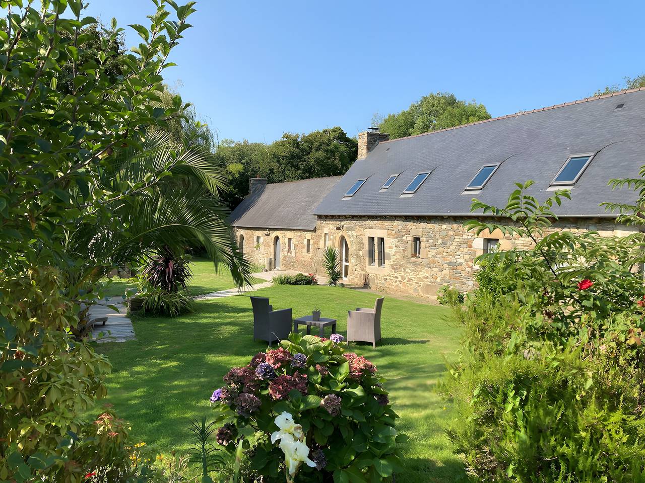 Guesthouse 'Chambre Marine' with Shared Terrace, Garden and Wi-Fi in Lannion, Lannion region