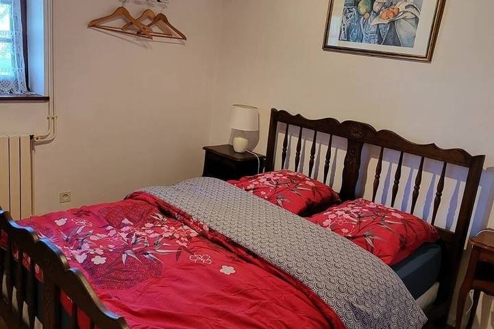 Location de vacances pour 10 personnes, avec jardin ainsi que terrasse et jacuzzi à La Chapelle-Naude - 2