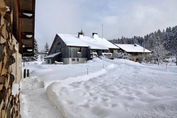 Gîte pour 6 personnes, avec jardin, animaux acceptés à Les Fourgs