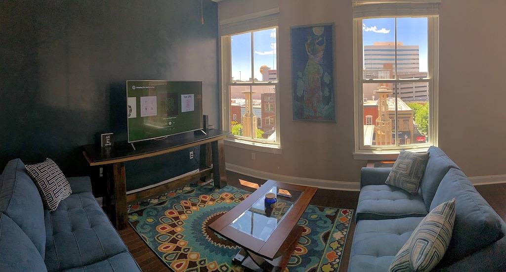 Ganze Wohnung, Zentral gelegen 2 Schlafzimmer 2 Bad. 6 Personen Ausgezeichneter Blick auf den Marktplatz in Knoxville, Knox County (TN)