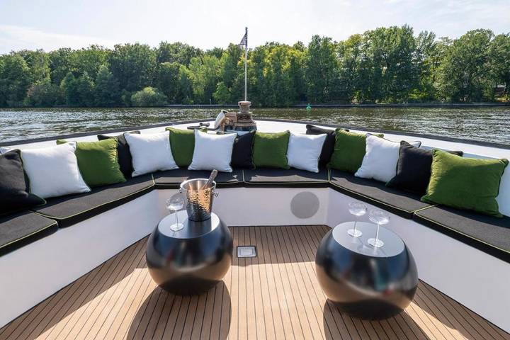 Boot für 4 Personen, mit Balkon und Terrasse sowie Seeblick und Ausblick