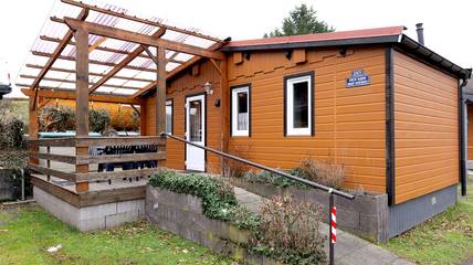 Wohnwagen für 5 Personen, mit Sauna und Ausblick sowie Terrasse und Garten in Nideggen