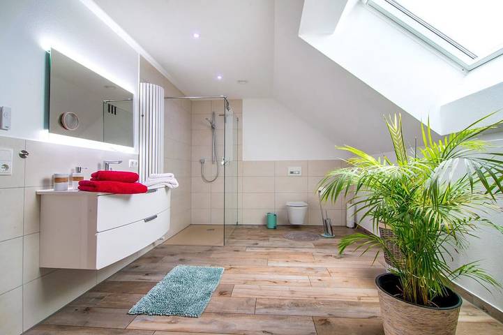 Ganze Wohnung, Luxuriöse und moderne Dachgeschosswohnung mit Terrasse in Rot an der Rot, Landkreis Biberach