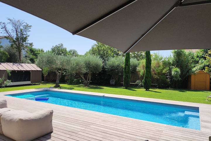 Location de vacances pour 8 personnes, avec balcon et jardin à Le Cailar