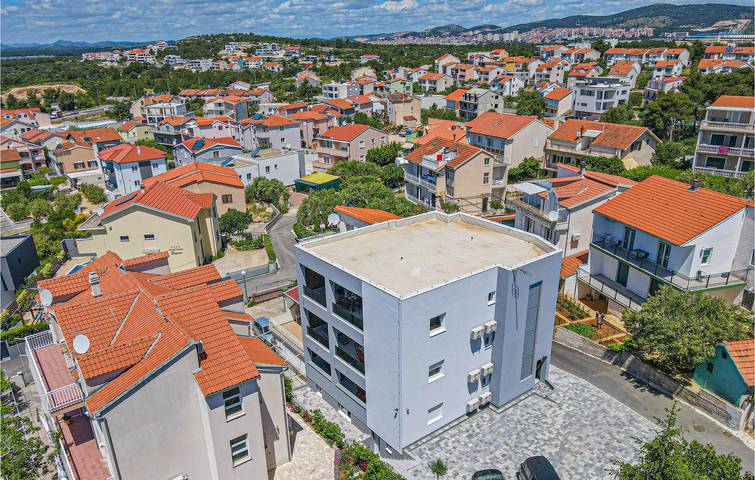 Ferienwohnung für 4 Personen, mit Garten und Terrasse in Sibenik - 3
