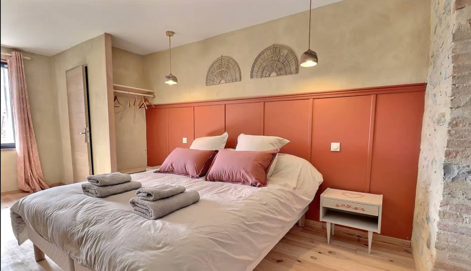 Chambre d’hôtes « La Terre d’à Côté » avec terrasse partagée et Wi-Fi in Saint-Remèze, Privas