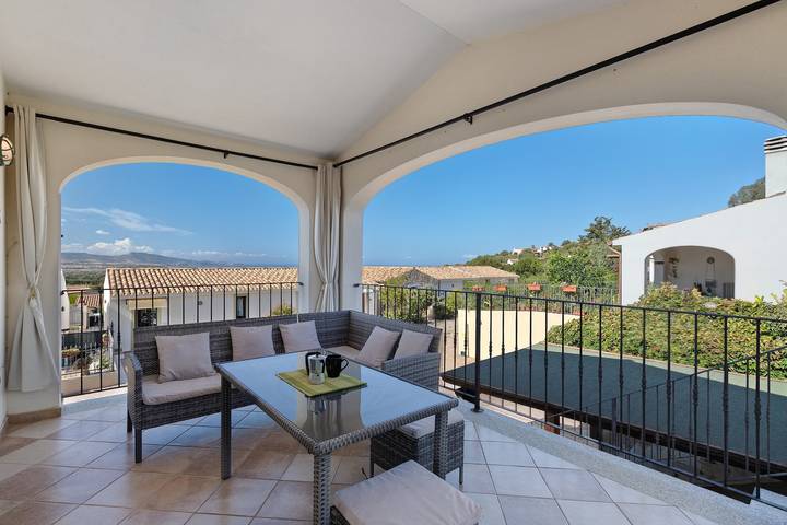 Casa vacacional "Villa Vigna" con vistas al mar, piscina y Wi-Fi in Badesi, Olbia-Tempio