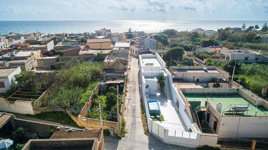 Location de vacances pour 6 personnes, avec terrasse et piscine, animaux acceptés à Tre Fontane - 4