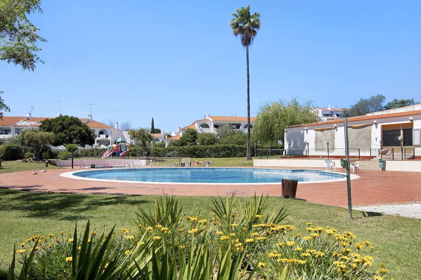 Ganze Wohnung, Ferienwohnung 'Max Tropical' in Meeresnähe mit Gemeinschaftspool & Wlan in Albufeira, Faro Distrikt