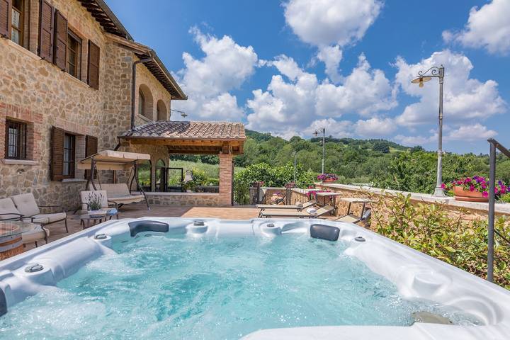 Location de vacances pour 12 personnes, avec jardin et jacuzzi, animaux acceptés à Montepulciano - 2