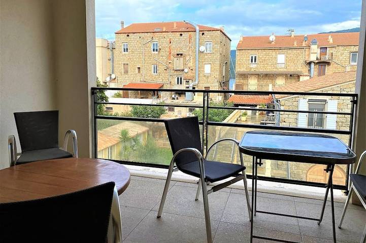 Gîte pour 2 personnes, avec jacuzzi et terrasse dans Office De Tourisme De Propriano