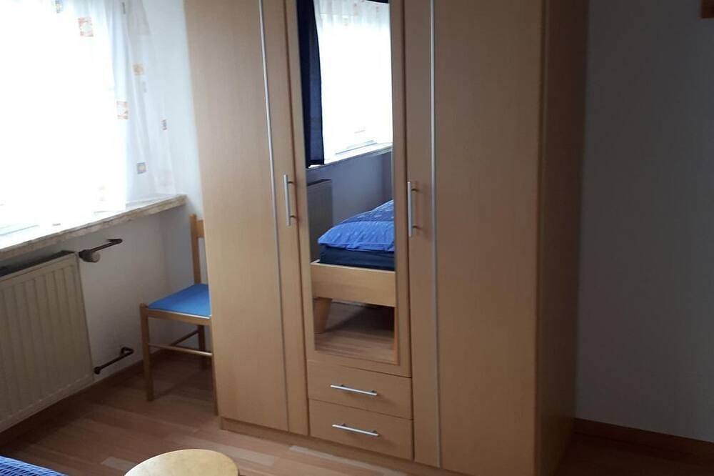 Ganze Wohnung, Ferienwohnung Resi Lux - 4-Bett-Ferienwohnung mit Balkon in Üxheim, Vulkaneifel