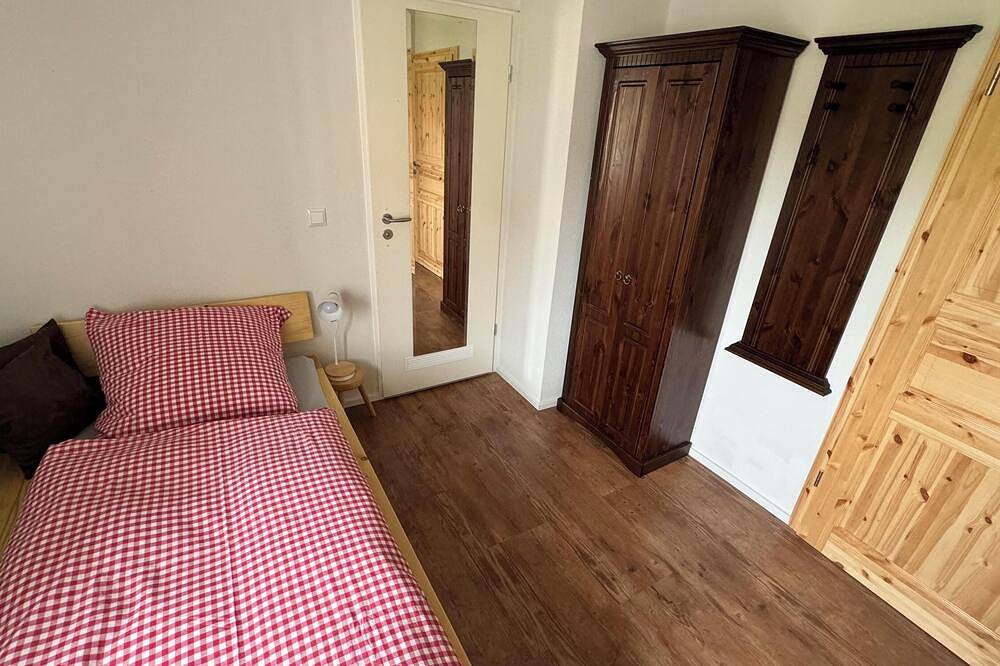 Ganze Wohnung, Einzelzimmer mit Bad und Gemeinschaftsküche im Hofgohlis in Cossebaude, Dresden