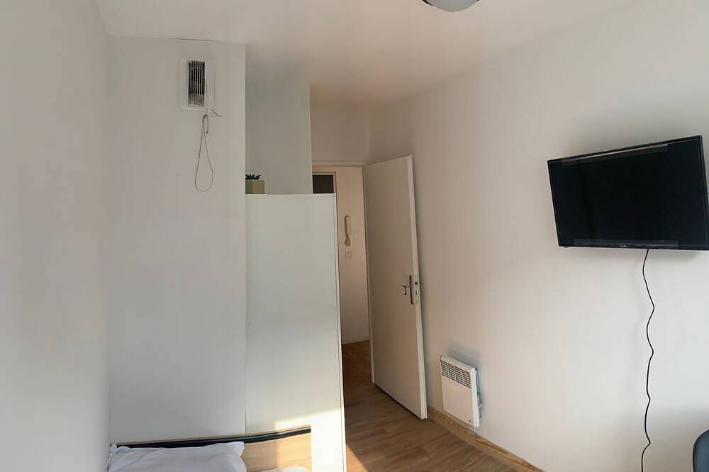 Apartamento entero, Superb bright apartment 2 minutes from Cergy station in Cergy, Valle del Oise