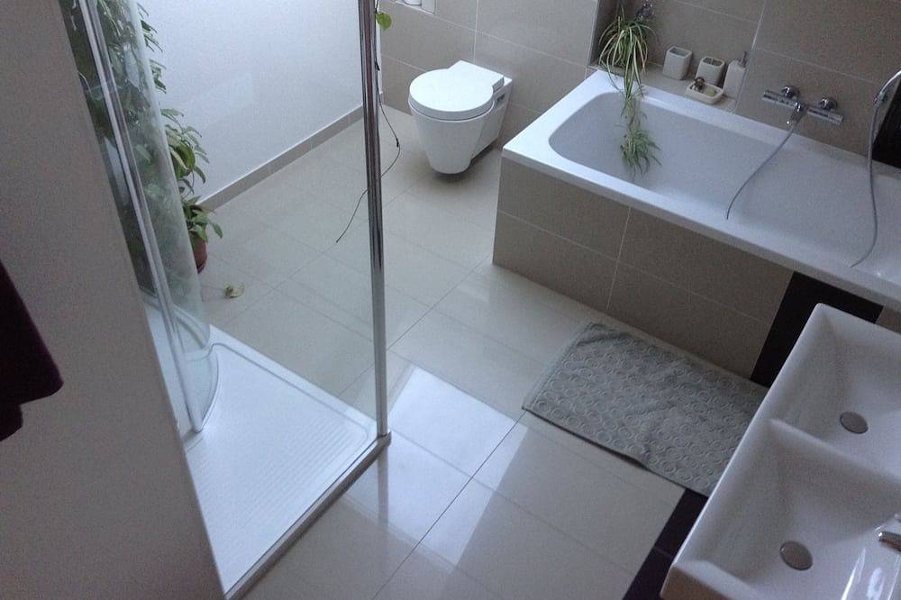 Montreux 20kms - Villa Individuelle, Piscine, Jacuzzi in Bossonnens, Lake Geneva