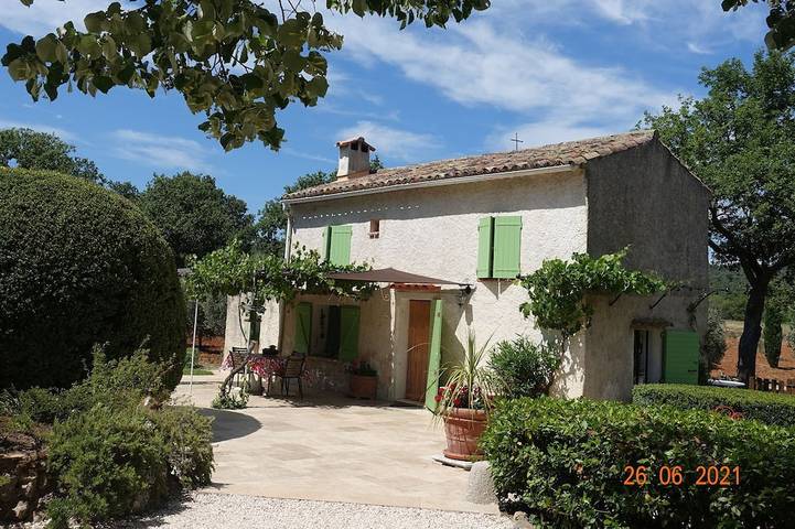 Location de vacances pour 4 personnes, avec terrasse et jardin à Tavernes