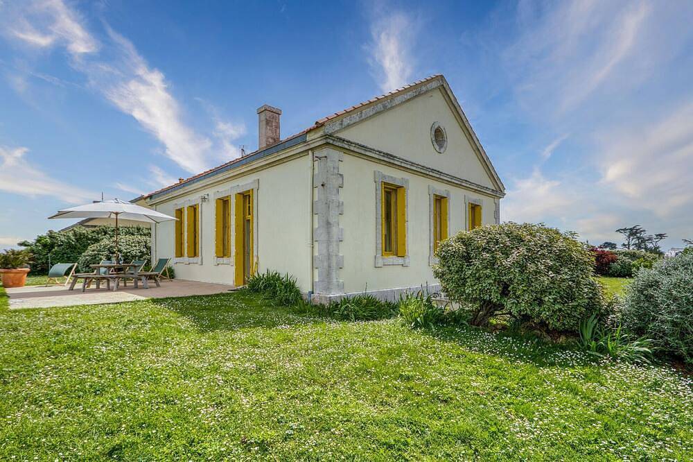 Lovely home in Port-des-Barques in Île Madame, Port-des-Barques