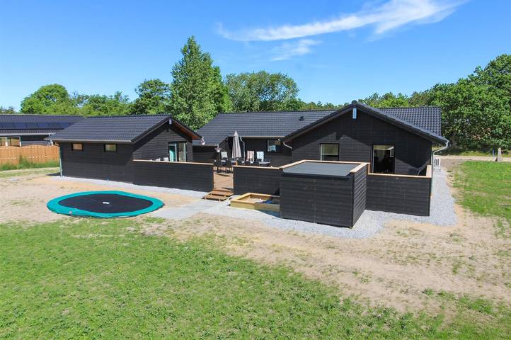 Ferienhaus für 10 Personen, mit Whirlpool und Terrasse