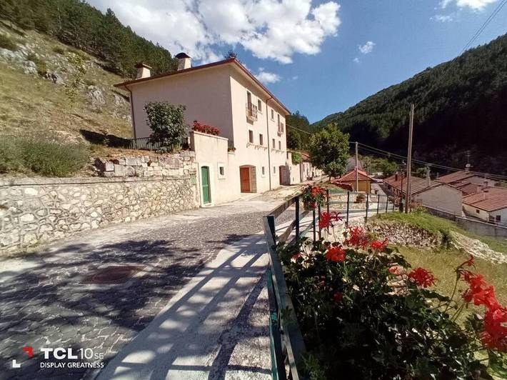 Cottage pour 7 personnes, avec jardin et vue à Bisegna