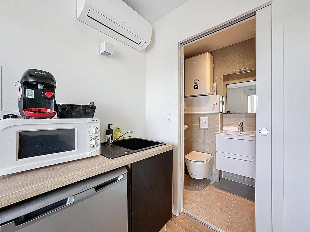 Appartement entier, Immeuble complet climatisé, 24 couchages, centre ville, proche A75 in Coudes, Région de Besse-et-Saint-Anastaise