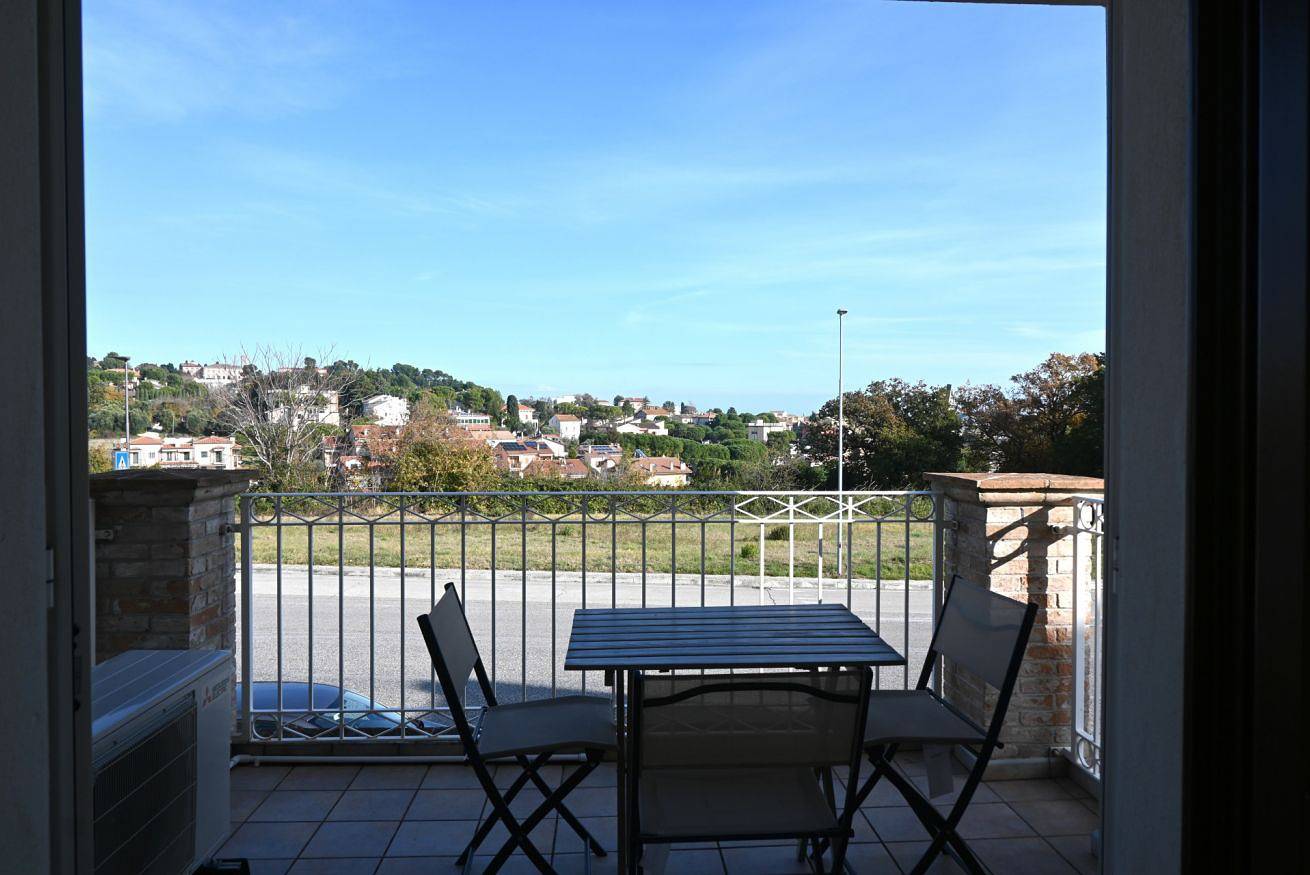 Apartamento entero, N059 - Numana, new two-room apartment with terrace in Sirolo, Riviera del Conero