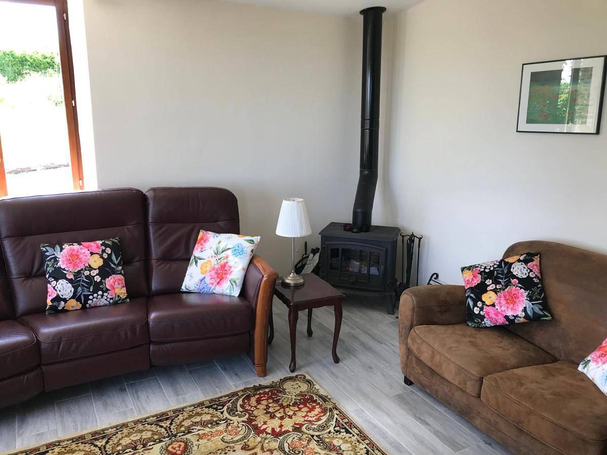 Two-Bedroom House in Précorbin, Région de Saint-Lô