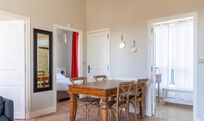 Cottage pour 2 personnes, avec jacuzzi et sauna ainsi que jardin et piscine dans Plage de La Fontaine aux Bretons