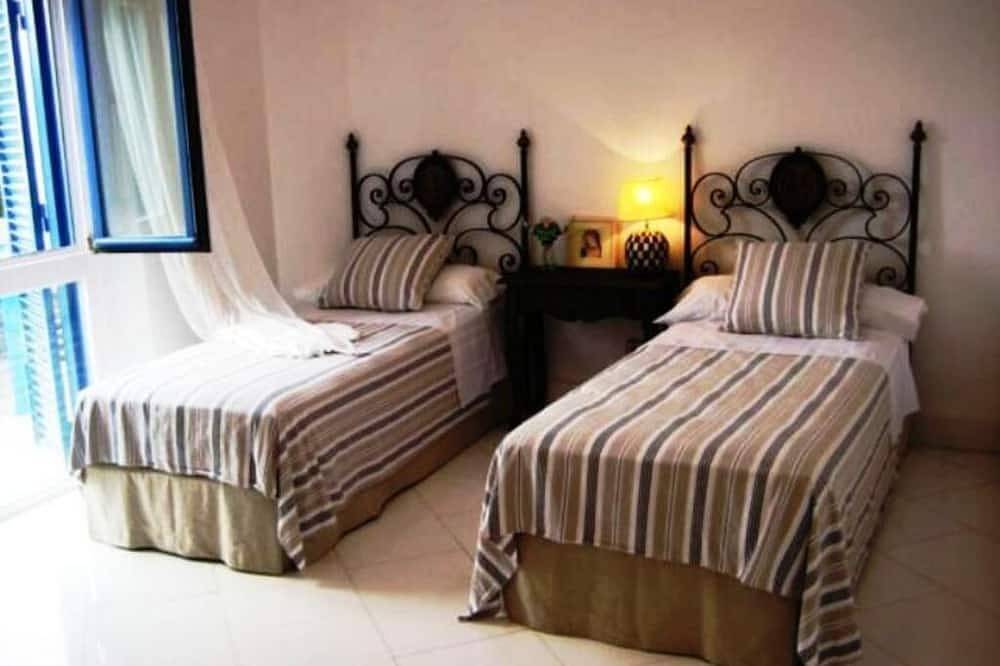 Fantastic House In First Line Of Marina Sotogrande, One Minute From The Beach. in Sotogrande, San Roque