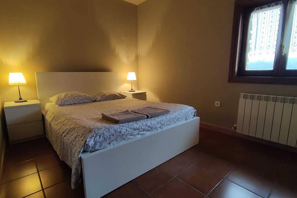 Country House 'Autxikoborda Bajo' with Mountain View, Private Garden and Wi-Fi in Baztan, Spanish Pyrenees