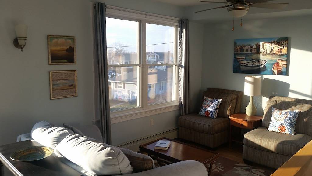 Luxuriöses Strandhaus in Easton Point. Meerblick, 2 Master Brs, alles zu Fuß in Middletown, Newport County