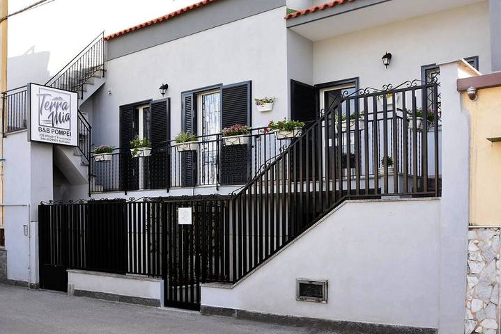 Location de vacances pour 2 personnes, avec terrasse et jacuzzi, adapté aux familles à Pompei - 2